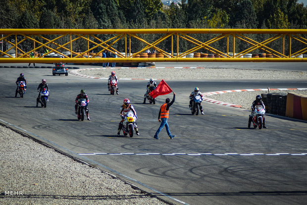 İran'ın "Hızlı Motosiklet Yarışı"ndan renkli kareler