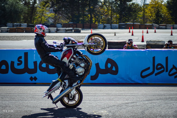 İran'ın "Hızlı Motosiklet Yarışı"ndan renkli kareler