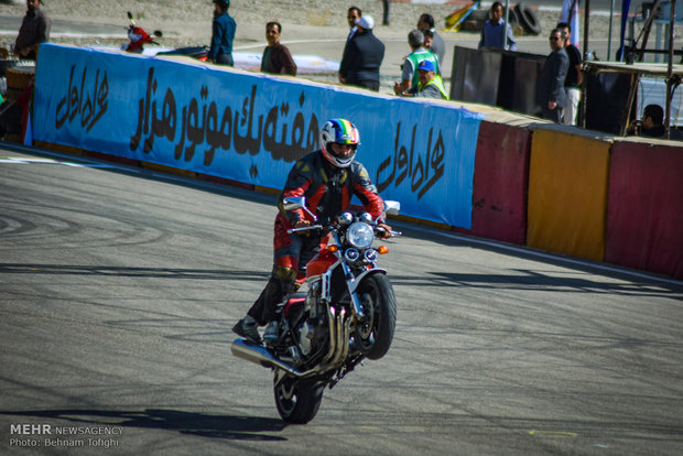 İran'ın "Hızlı Motosiklet Yarışı"ndan renkli kareler