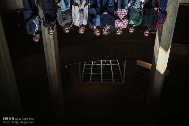 بازدید نوریوکی هاراگوچی هنرمند ژاپنی و خالق اثر ماده و فکر از اثرش پس از چهل سال