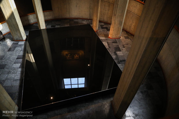 بازدید نوریوکی هاراگوچی هنرمند ژاپنی و خالق اثر ماده و فکر از اثرش پس از چهل سال