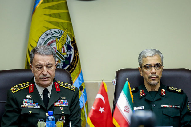 گفتگوی رئیس ستاد ارتش ترکیه با سرلشکر باقری درباره عملیات«عفرین» 