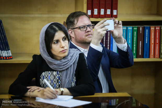 Tony Cragg's press conference in Tehran