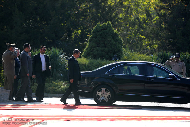 Official welcome for Iraqi prime minister in Tehran