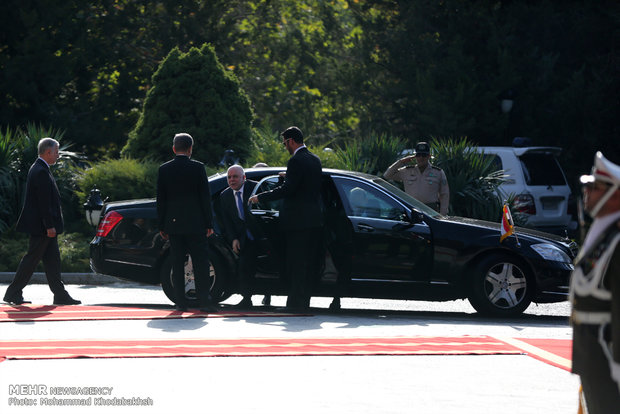 Official welcome for Iraqi prime minister in Tehran