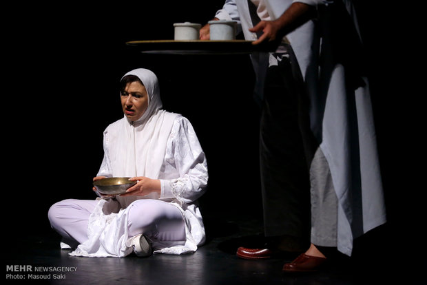  مسرحية "حكومة الحريم" على خشبة مسرح طهران