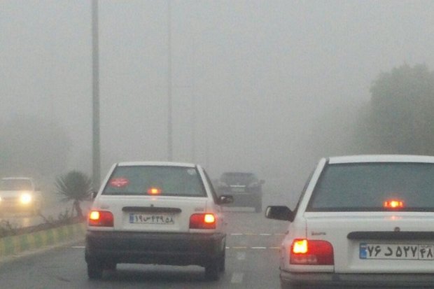کاهش دید در محورهای آذربایجان غربی/ترافیک در آزادراه کرج