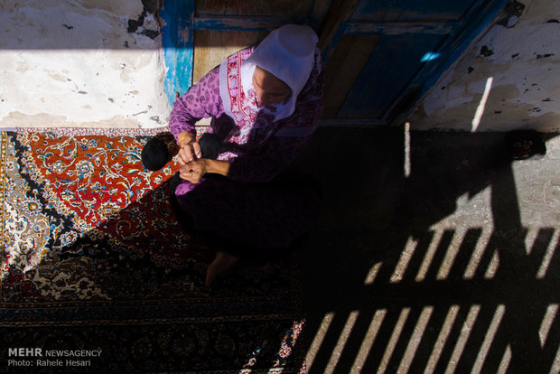 المرئة التركمانية وحياكة السجاد 