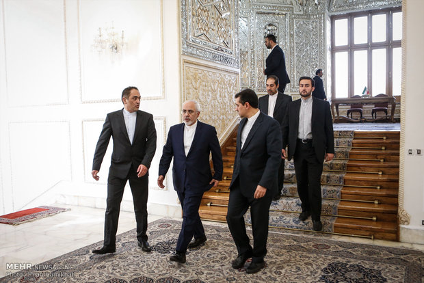 Foreign Minister Zarif receives Austria's Linhart