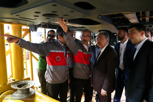 بازدید شهردار تهران از کارخانه واگن سازی مترو تهران