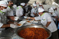 ۲۵ هزار پرس غذا بین زائران اربعین در کاظمین توزیع شد