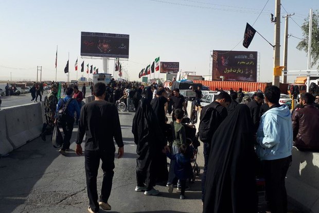 تردد ۹۰ هزار زائر از مرز بین المللی مهران در روز گذشته 