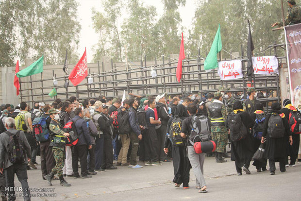 حضور زائران اربعین حسینی در مرز مهران