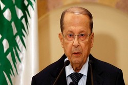 ميشال عون يحذر البلاد العربية من دفع لبنان باتجاه النار