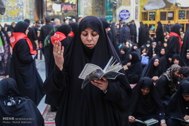 Mourners of Imam Hossein gather in Imam Ali shrine