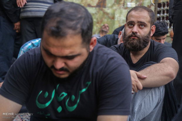 Mourners of Imam Hossein gather in Imam Ali shrine