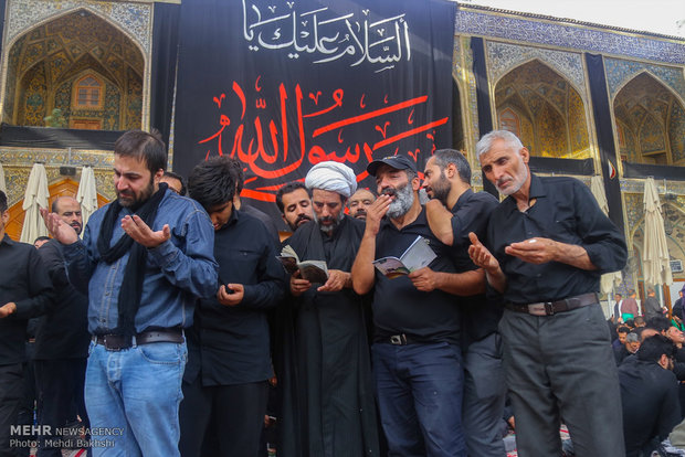 Mourners of Imam Hossein gather in Imam Ali shrine