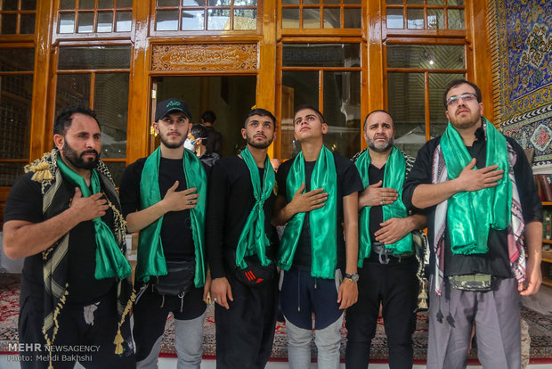 Mourners of Imam Hossein gather in Imam Ali shrine