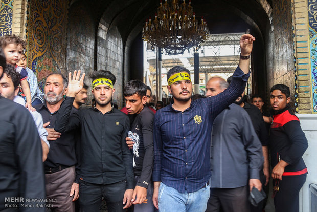 Mourners of Imam Hossein gather in Imam Ali shrine