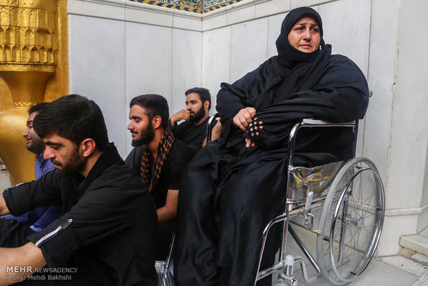 Mourners of Imam Hossein gather in Imam Ali shrine