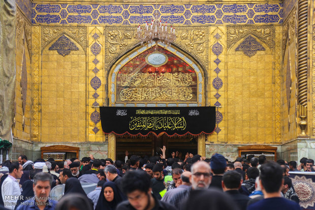 Mourners of Imam Hossein gather in Imam Ali shrine