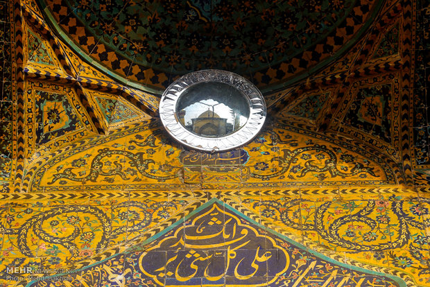 زائران اربعین حسینی در حرم امام علی (ع)‎