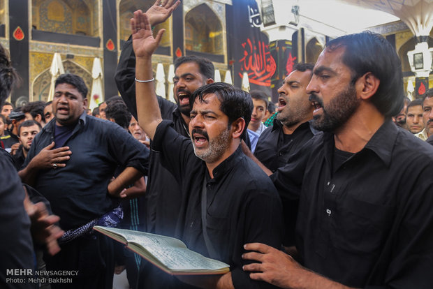 Mourners of Imam Hossein gather in Imam Ali shrine