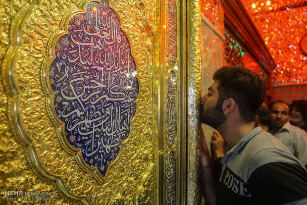 Mourners of Imam Hossein gather in Imam Ali shrine