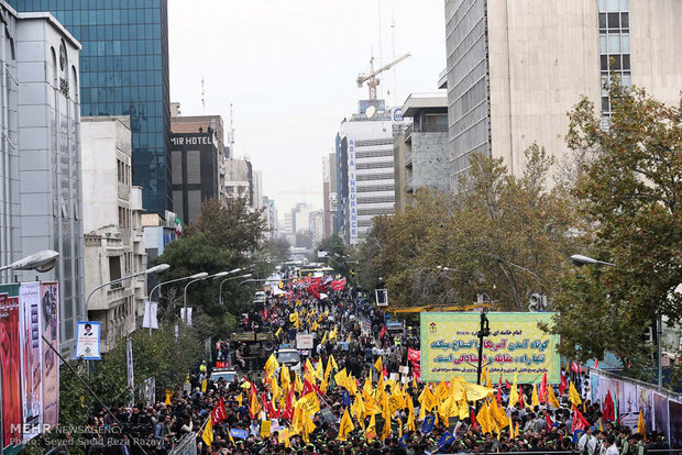 راهپیمایی 13 آبان‎