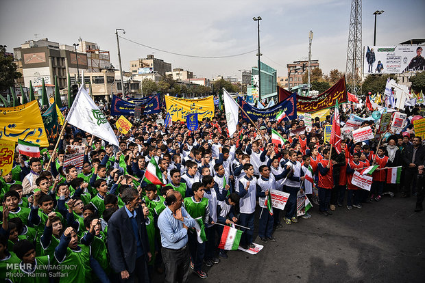 Fotoğraflarla İran'daki 4 Kasım gösterileri