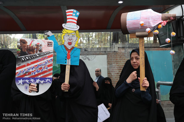 Iranians commemorate U.S. embassy takeover