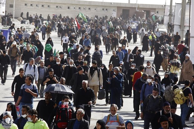 موج عظیم جمعیت زوار اربعین در مرز مهران