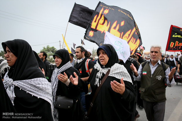 عشاق الحسين في طريق النجف متوجهين لكربلاء 