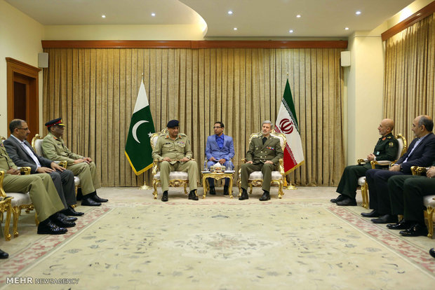 Iran's MoD receives Pakistani Chief of Army Staff