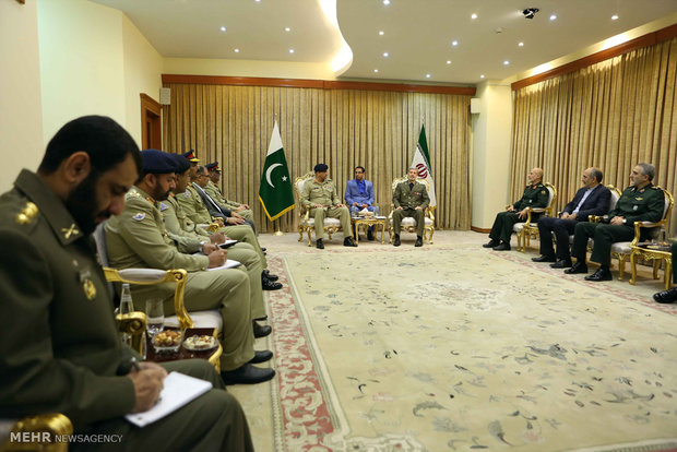 Iran's MoD receives Pakistani Chief of Army Staff
