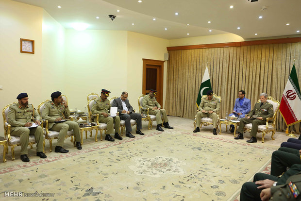 Iran's MoD receives Pakistani Chief of Army Staff