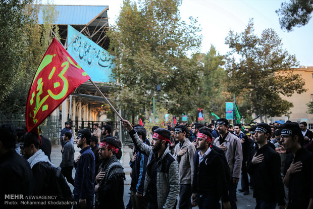 Students renew allegiance to Leader on Arbaeen Day