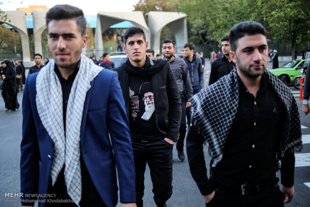 Students renew allegiance to Leader on Arbaeen Day