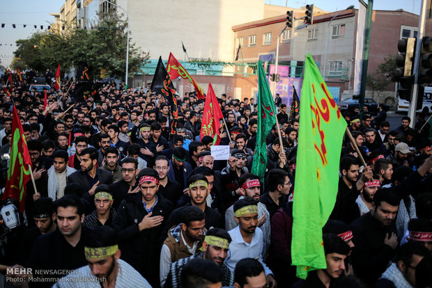 Students renew allegiance to Leader on Arbaeen Day