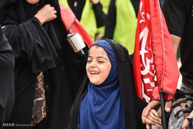 Kerbela aşığı çocuklardan Erbain yürüyüşü