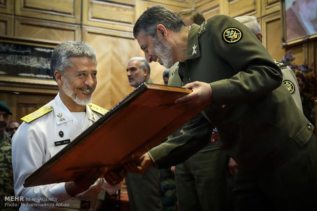 İran Ordusu'nda görevi devralma töreni