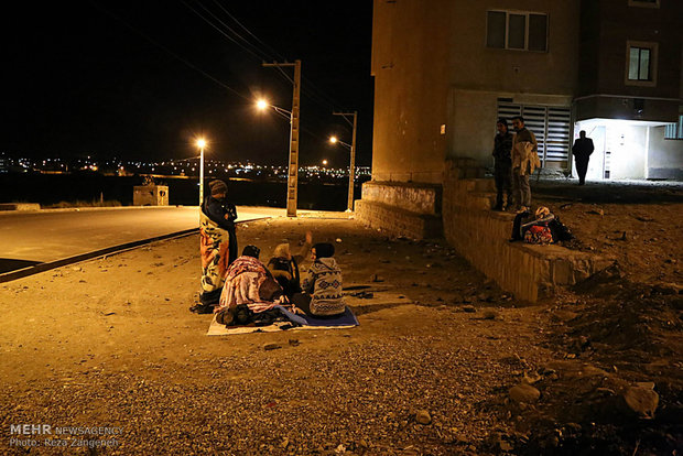 حضور مردم همدان در سطح شهر پس از وقوع زلزله