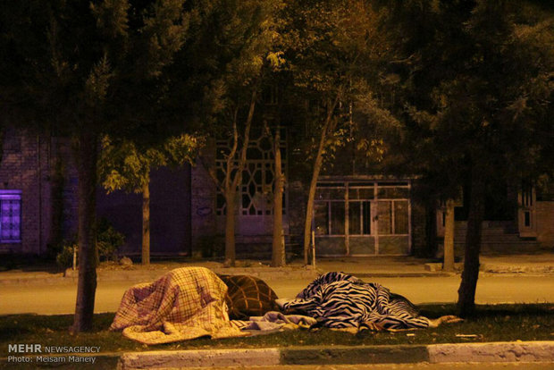 حضور مردم کرمانشاه در سطح شهر پس از وقوع زلزله