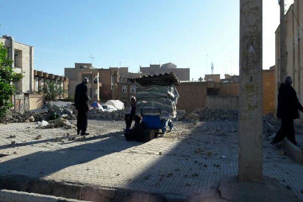 الآثار المدمرة للزلزال في "قصر شيرين" غرب البلاد