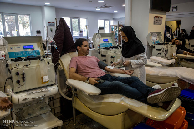 اهدای خون به زلزله‌زدگان کرمانشاه 