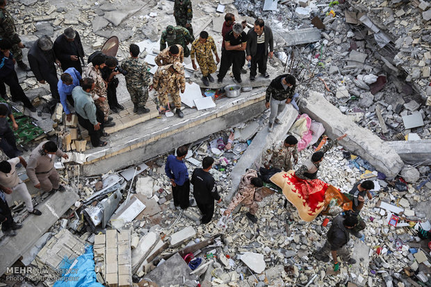 شمار کشته‌شدگان زلزله استان کرمانشاه به ۴۲۳ نفر رسید/آمار تفکیکی