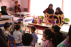 اجرای نمایش برای کودکان در بیمارستان قلب شهید رجایی تهران