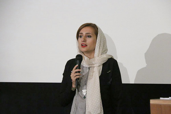 جشنواره فجر با مستند رودربایستی دارد/ روایتی زنانه از درد سرطان