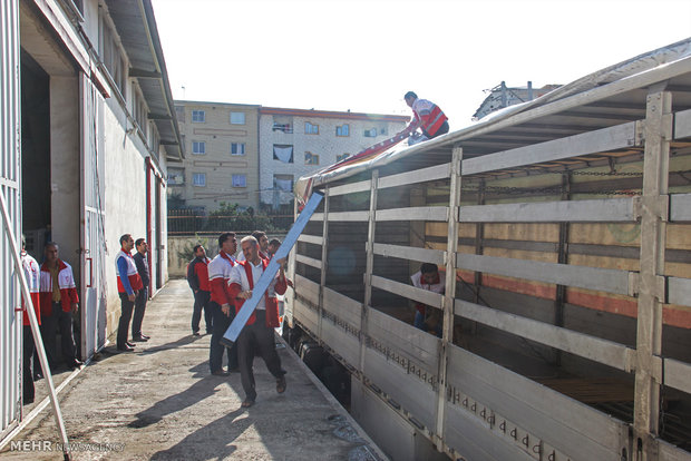 Deprem bölgesine yardım malzemelerin gönderilmesi devam ediyor