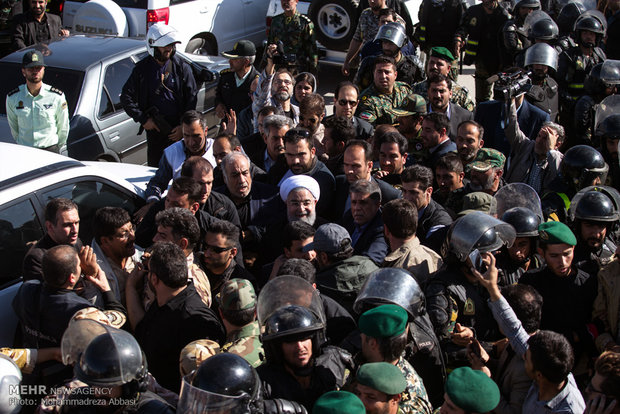 Rouhani visits quake-hit areas in Kermanshah